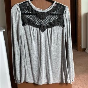🍁 Maurice’s Gray Long Sleeve with lace accents